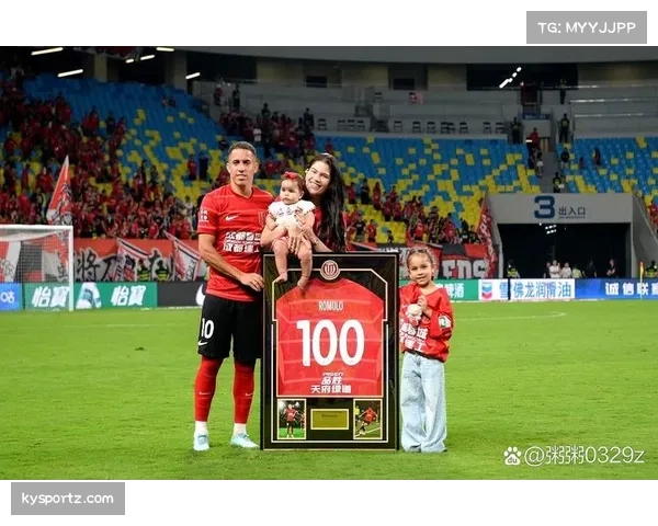 成都蓉城外援罗慕洛亚冠赛场旧伤复发 引发球迷担忧